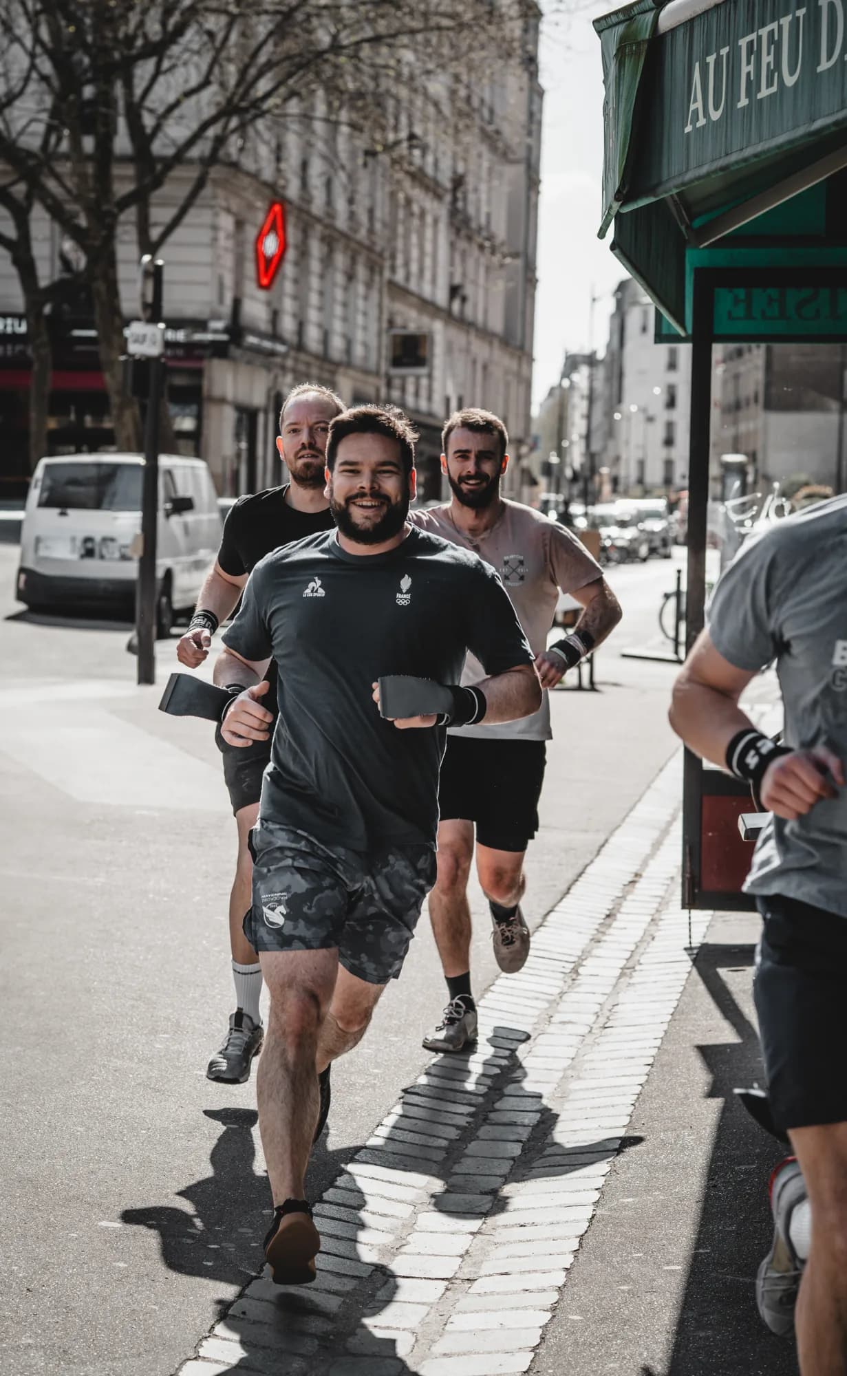 Groupe en course à pied, entraînement Hyrox avec Silvaticus Paris